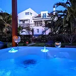 Casa Caloura Water Deluxe & דירה